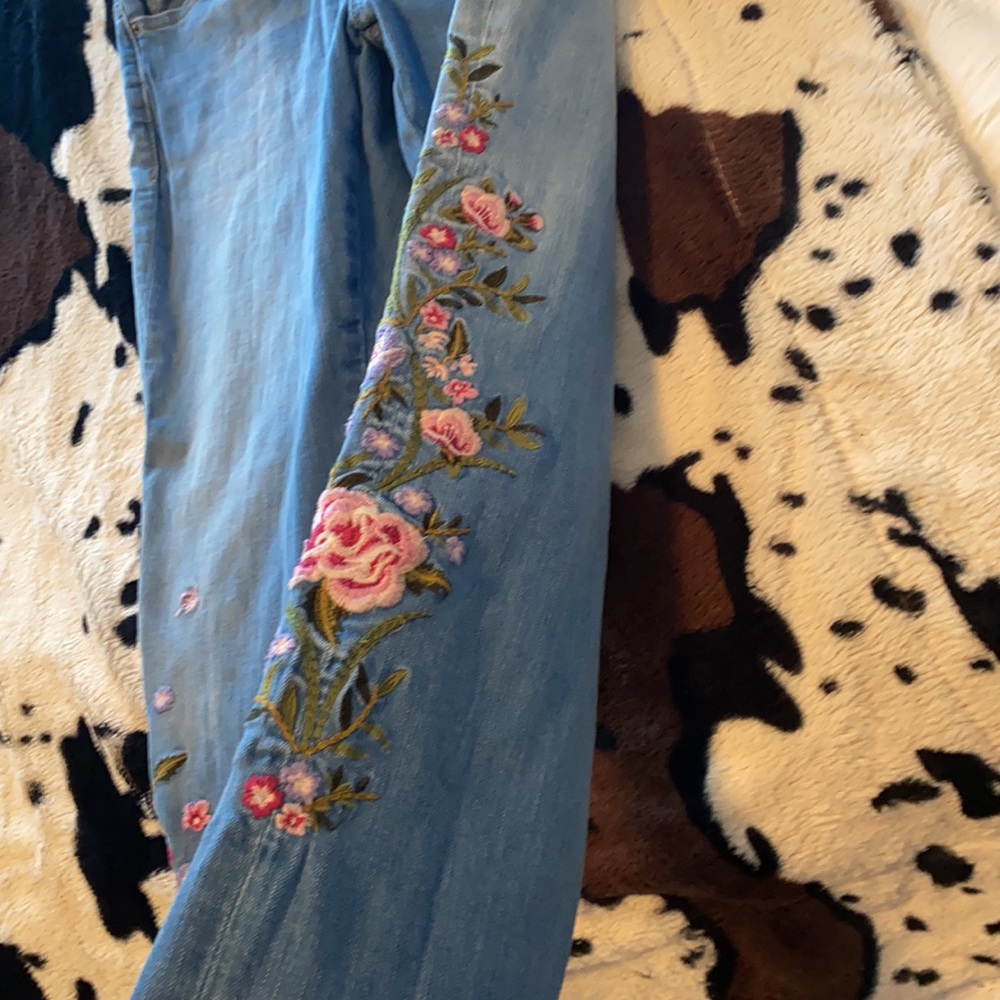 Floral light wash jeans - Picture 4 of 8